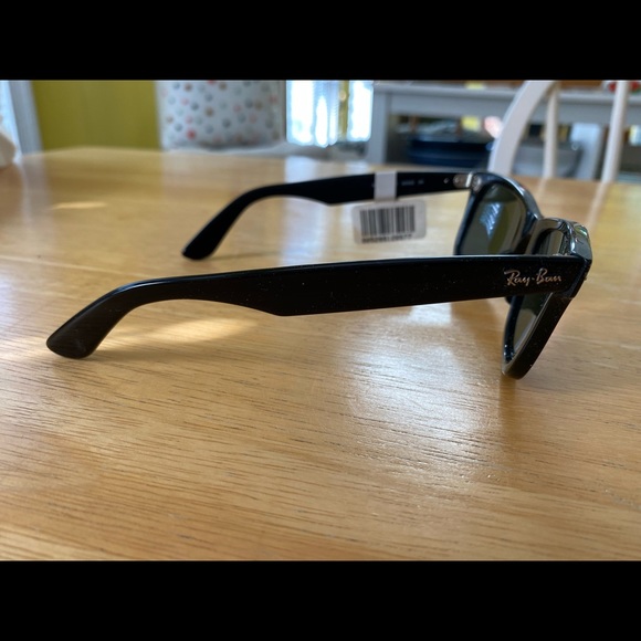 Ray-Ban Sunglasses - NEW W TAG - Picture 4 of 7